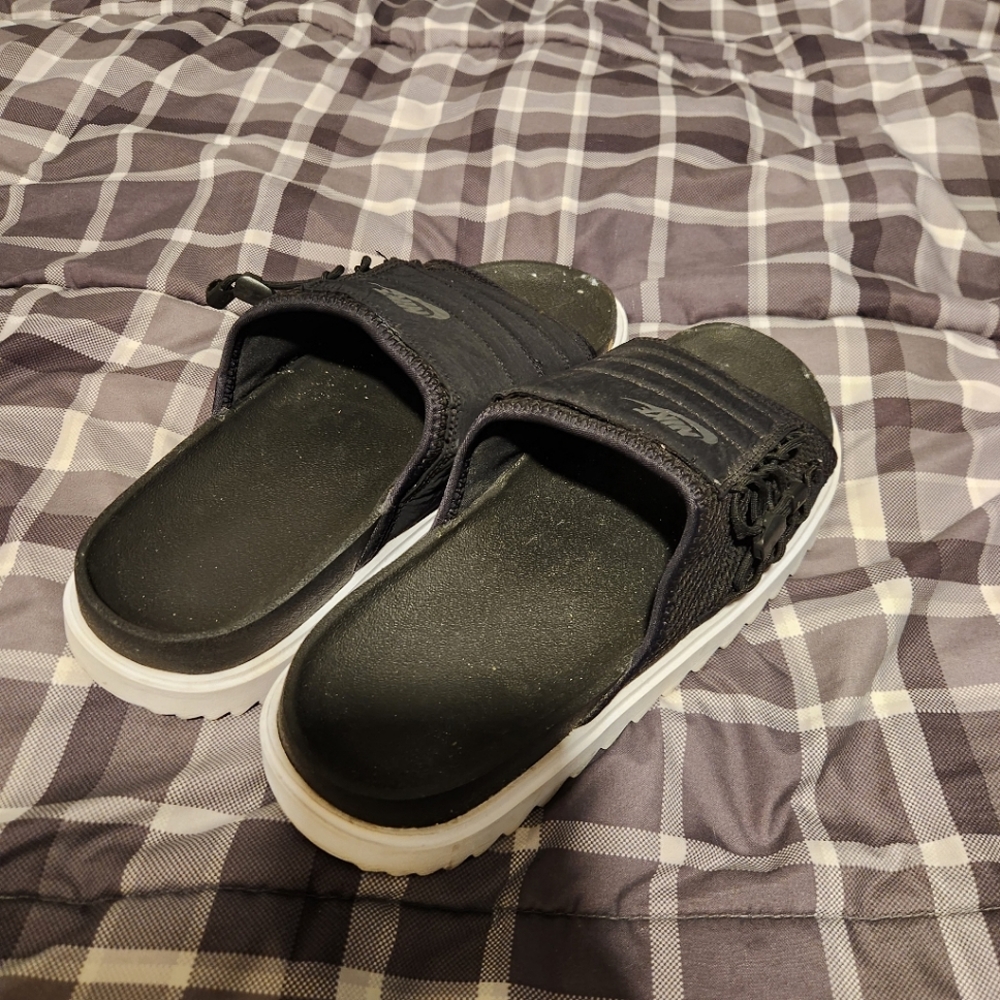 Fresh Nike Slides - Picture 2 of 4